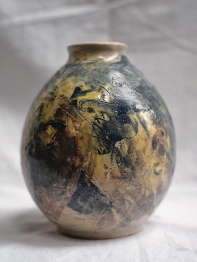 DEGRADED CERAMIC VASE